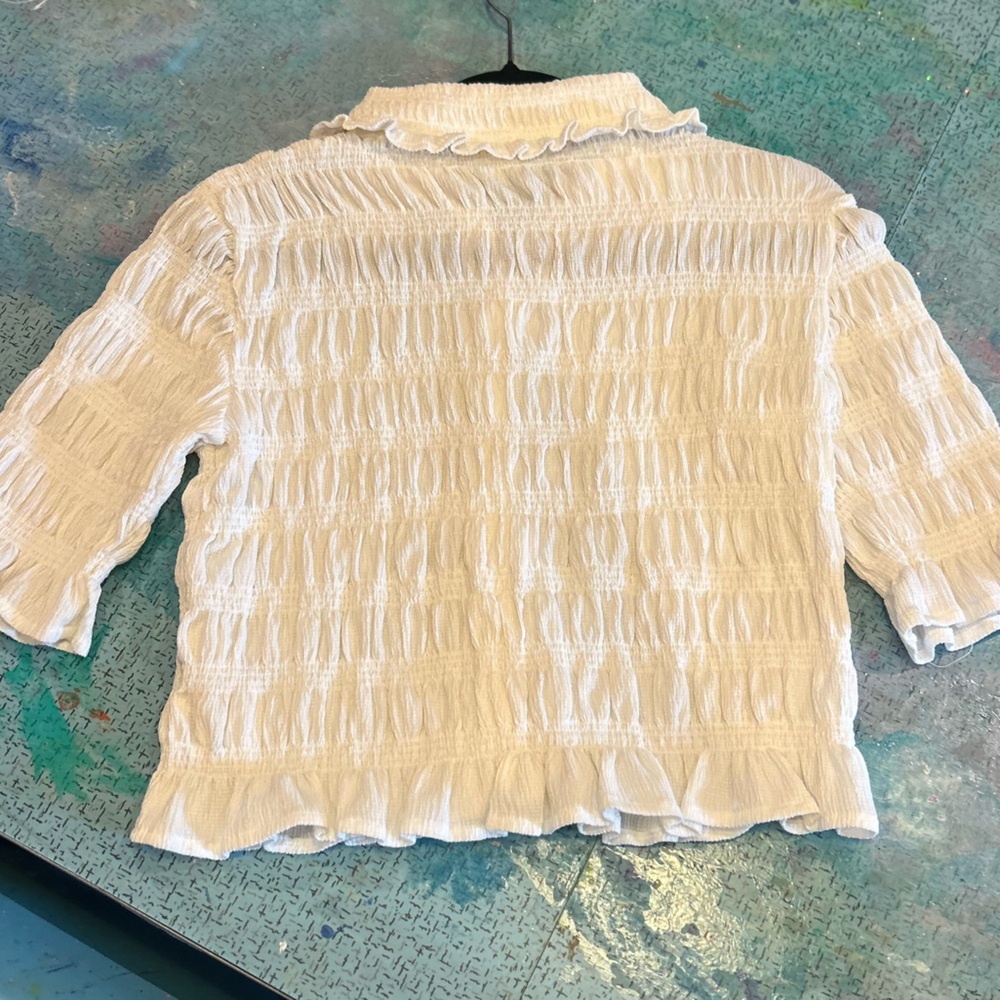 Dainty Ruched Button Down - Picture 5 of 10